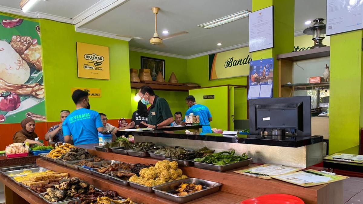 Pak Warjo's Nasi Rames: Daily Comfort Food on Tentara Pelajar Street
